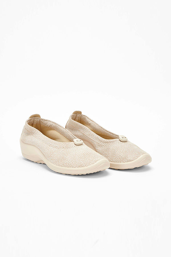 Cabrera_beige_seashell