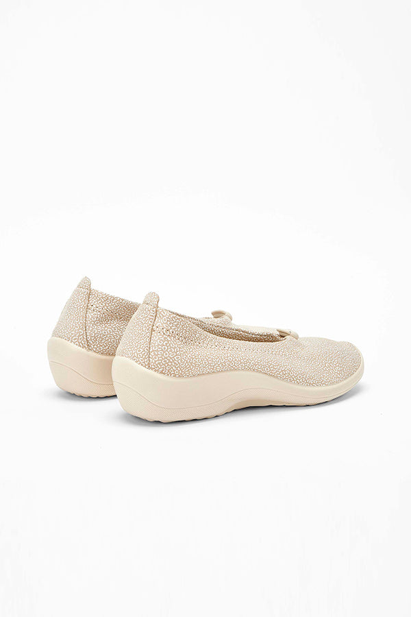 Cabrera_beige_seashell