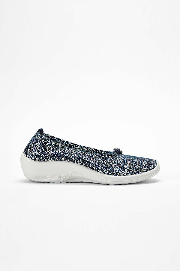Cabrera_blue_seashell