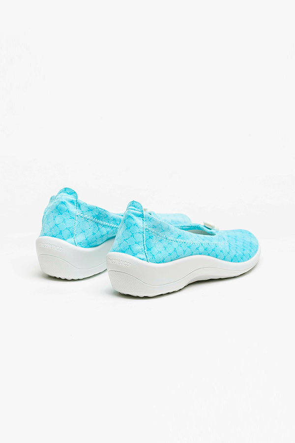 Cabrera_blue_pinkbeach