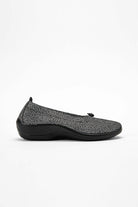 Cabrera_black_seashell