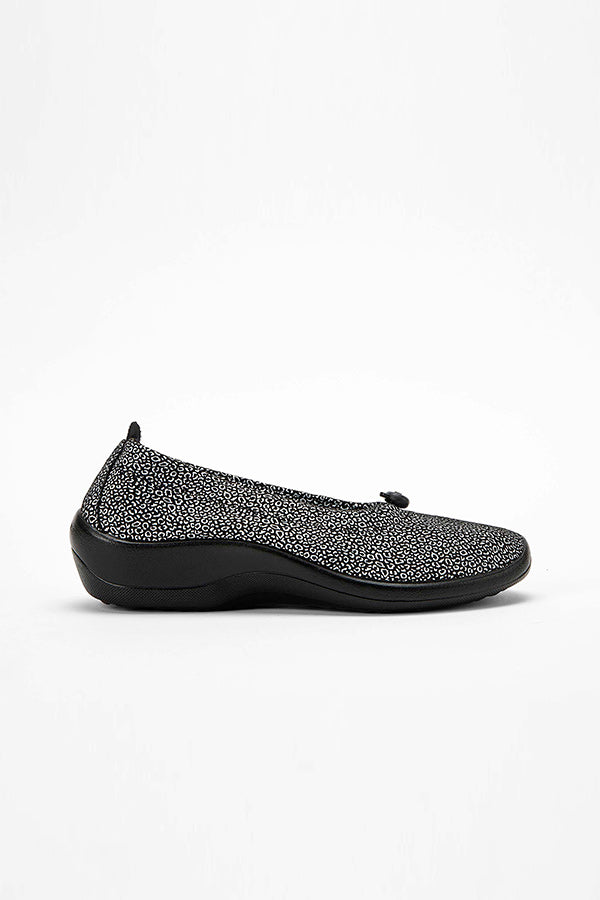 Cabrera_black_seashell